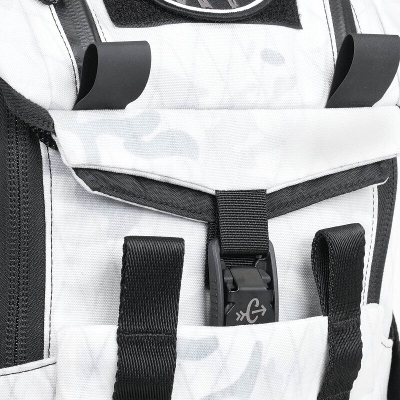 The Spartan - Multicam Alpine (Detail, Fidlock Buckle)